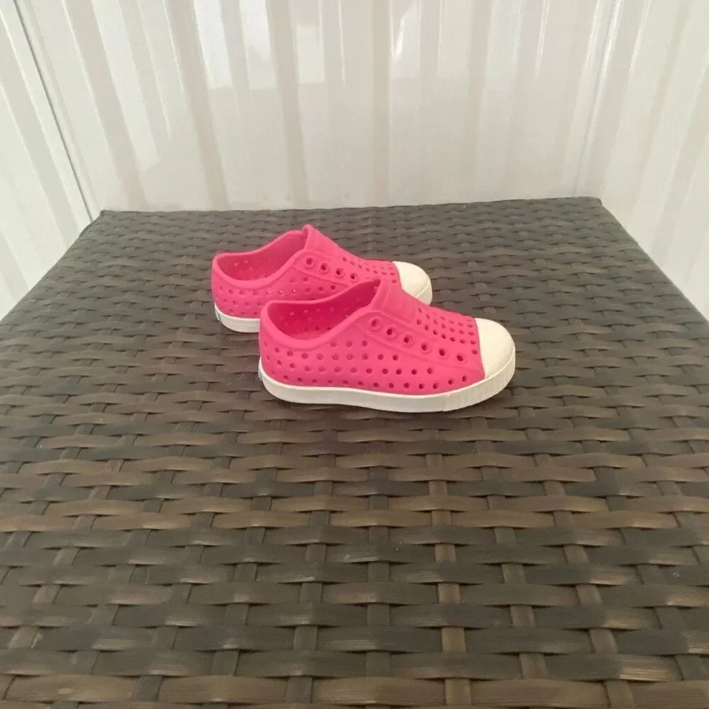 Native Jefferson shoes, size C6 toddler 6